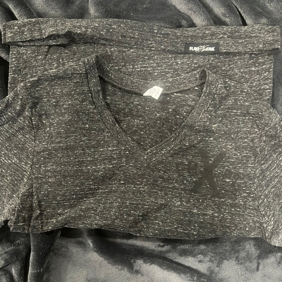 [Flag Nor Fail] V-neck - Picture 1 of 5